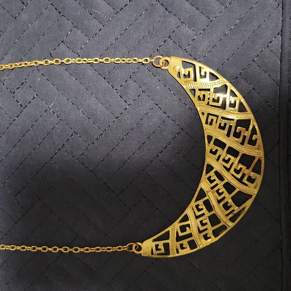 Gold Crescent necklace - Picture 1 of 3